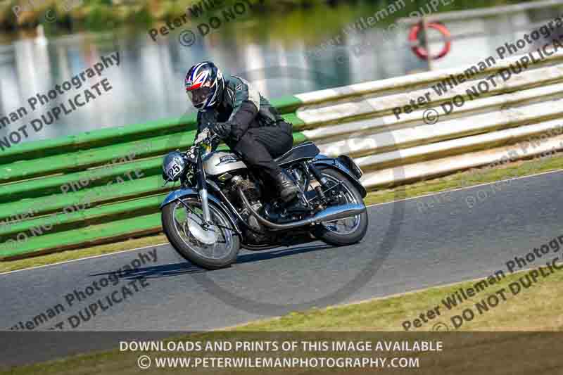 Vintage motorcycle club;eventdigitalimages;mallory park;mallory park trackday photographs;no limits trackdays;peter wileman photography;trackday digital images;trackday photos;vmcc festival 1000 bikes photographs